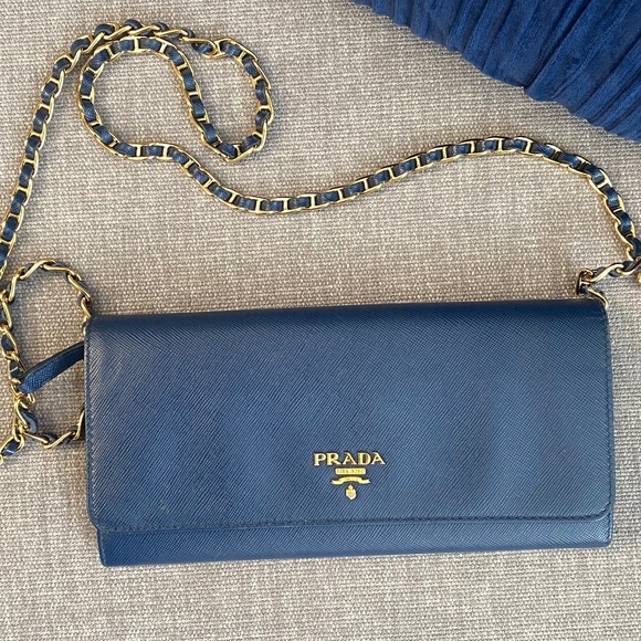 Prada Saffiano Wallet on Chain bag - Picture 1 of 8